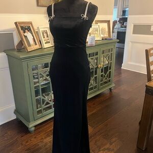 NWT velvet size 3 dress. Purchased at David’s Bridal. Strap detail is beautiful.